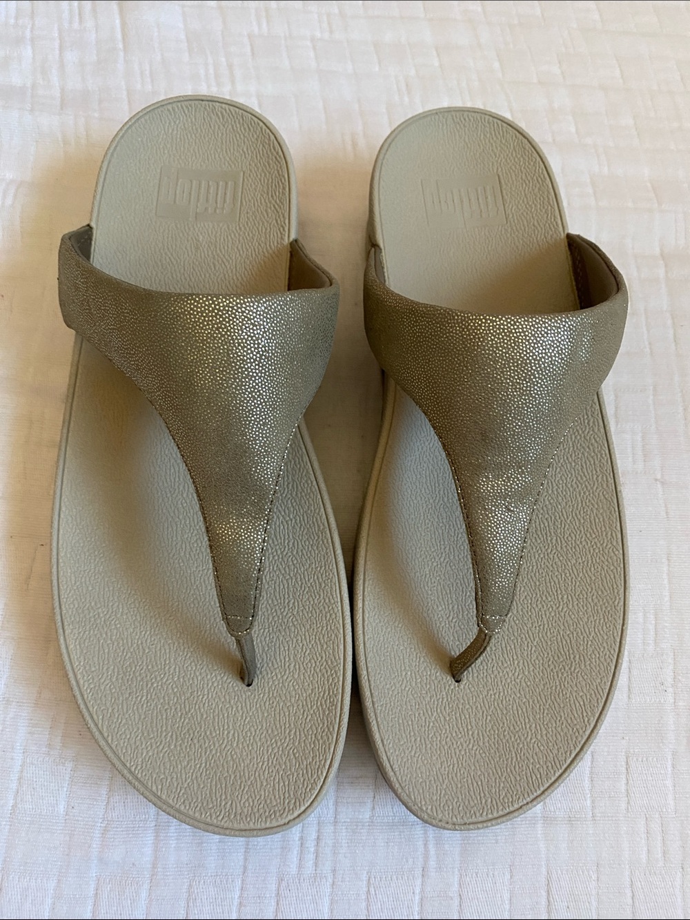 FITFLOP Women's Metallic Taupe Thong Sandals